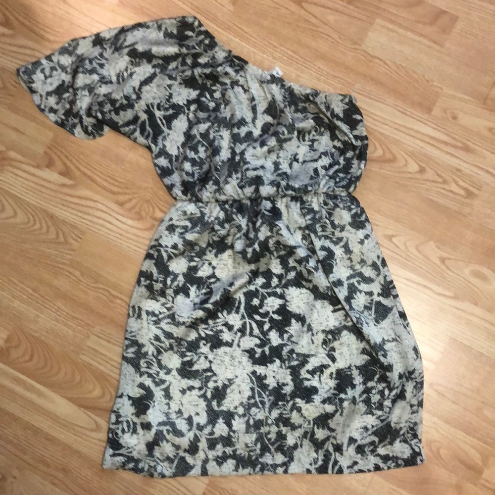 One shoulder dress